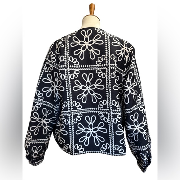 Black and White Blazer with Folk-Inspired Design - Picture 3 of 5